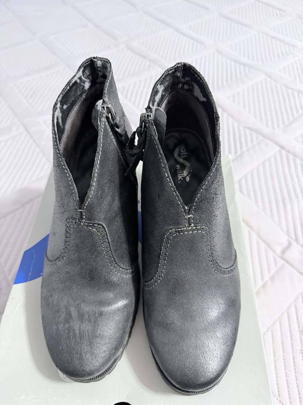 SoftWalk Dakota Women's Distressed Black Leather Ankle Booties 7 1/2 wide